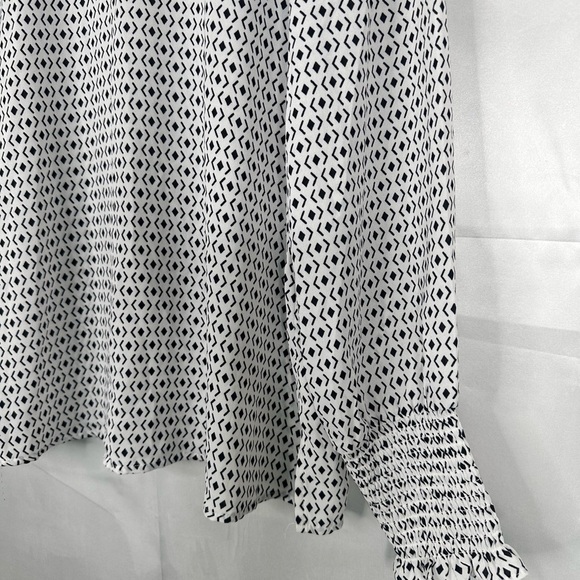 Elegant Black and White Patterned Gathered Sleeve Women's Top Size M - Picture 3 of 8